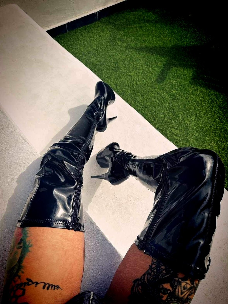 Its_Danique's tweet photo. Love those high heels 🖤😈!
#highheels #dutch #fypシ゚ #dominant #sexy https://t.co/zRoYcv94mD