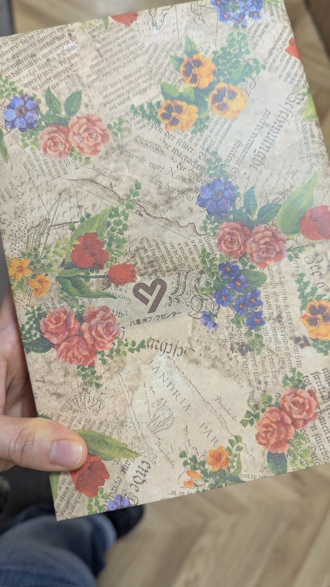 mai_nyooon's tweet photo. 予約してたyujiさんの新著、無事にゲット。読みごたえありそう…！楽しみ。
八重洲ブックセンターのカバーもステキなんよなぁ🫶🏻✨

#ビジ星本もノック結果まとめたい https://t.co/ZYQ9vJkNac