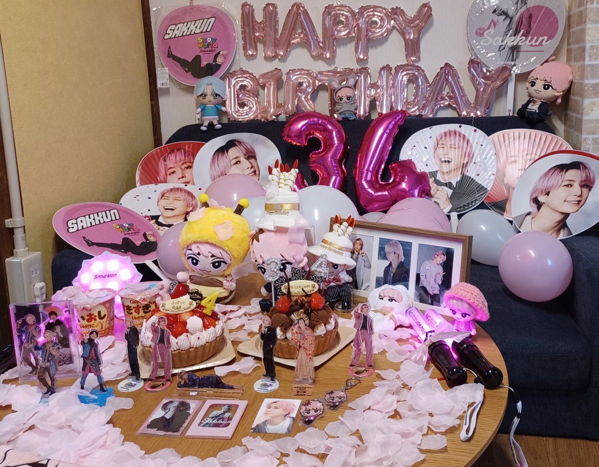 sweets0115's tweet photo. 今日は佐久間大介くんのお誕生日🎉
お友だちの佐久間担が集まって、お誕生会をして来ました🎂✨👏
いやもう、めっちゃ楽しかった～🫶🏻︎💕︎︎
食べて飲んで喋って円盤に沸いた良い一日をありがとう。
良いご縁もまた佐久間くんのおかげです。
私もちょっとだけおやつ投げた🤣
#佐久間大介生誕祭2026 https://t.co/3o9lNEoAFG