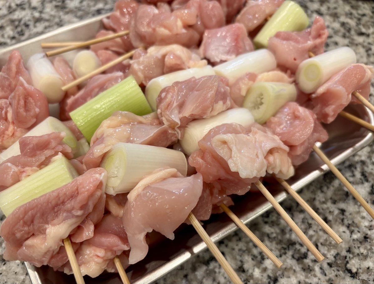 one_nonny's tweet photo. 串に刺すのほんと苦手😑
焼き鳥屋さんて毎日大変ね… https://t.co/hFKmz1ap2X