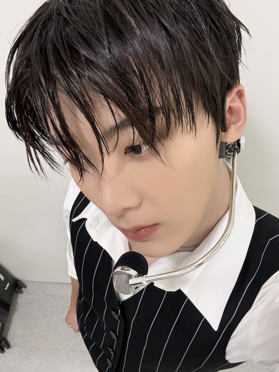 YOONSANHA_offcl's tweet photo. [📸]

260705 2026 YOON SAN-HA FANCON
#JUST_NO_REASON

#윤산하 #YOONSANHA https://t.co/H8TwL4uB9H