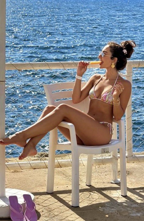 Rmoooos_mn's tweet photo. نور 👙🍦 https://t.co/KnOb5LuuVk