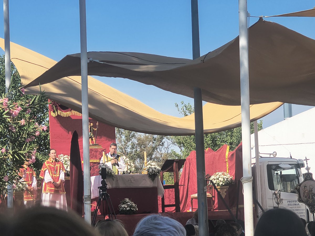 ArimaGg's tweet photo. "Sed prudentes y sencillos" (lema jornada de responsabilidad en el tráfico). 

Un año más llega la Misa del Cruce y, con ella, el inicio de tus fiestas patronales. 

#5deJulio #SanCristóbal #PatrónDeBurguillos #MisaDelCruce #SumandoMomentos 🥰 https://t.co/vos2LgezIW