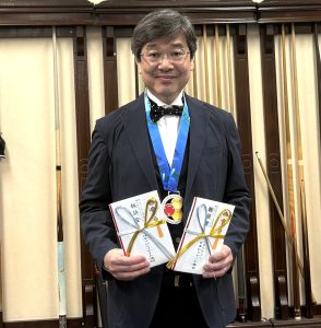 JPBF_Official's tweet photo. 森　陽一郎プロ ［報奨金授与式］
https://t.co/xDo1PtjpEq
７月５日㈰　全日本バンド選手権大会 会場に於いて
本年５月ベトナムで開催されましたアジア選手権大会（男子ワンクッション競技）にて銀メダルを獲得されました森 陽一郎プロへ、報奨金の授与が行 ... https://t.co/WmvpBMqxDd