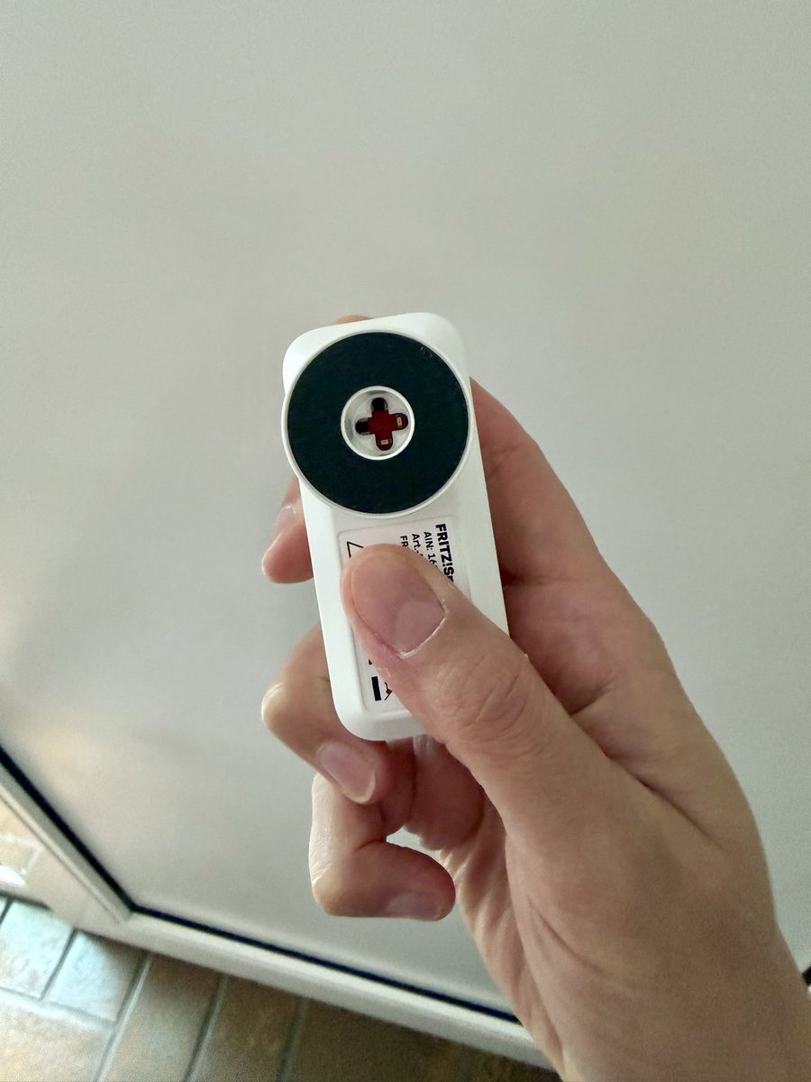 mrsspucky's tweet photo. Neues Tech-Spielzeug. 🤓 Mit dem Fritz Smart Energy 250 Stromsensor den Stromverbrauch immer im Blick. Aktueller, täglicher, wöchentlicher, monatlicher und jährlicher Verbrauch. ✌🏼#FritzSmartEnergy250 #FritzBox #Stromsensor #SmartHome https://t.co/vP6bqAzZrD