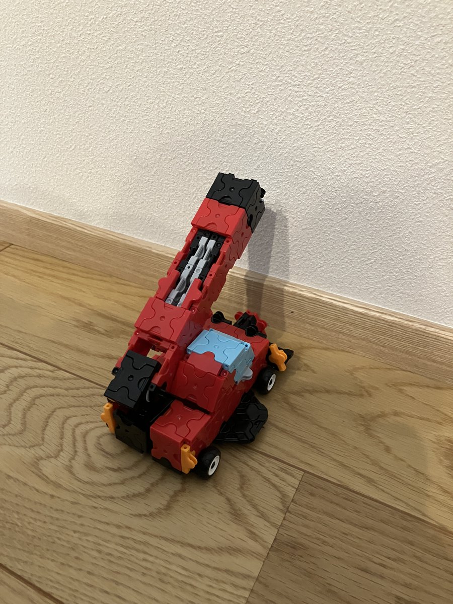 P164139's tweet photo. 【作品 No.3】
のびーる！うごく！クレーン車🚒✨
ラキュー公式YouTubeを見ながら作りました😊
実際に動かせるところも、LaQのおもしろさですよね✨

#LaQ #LaQ作品 #クレーン車 https://t.co/E4qs3Fcqgz