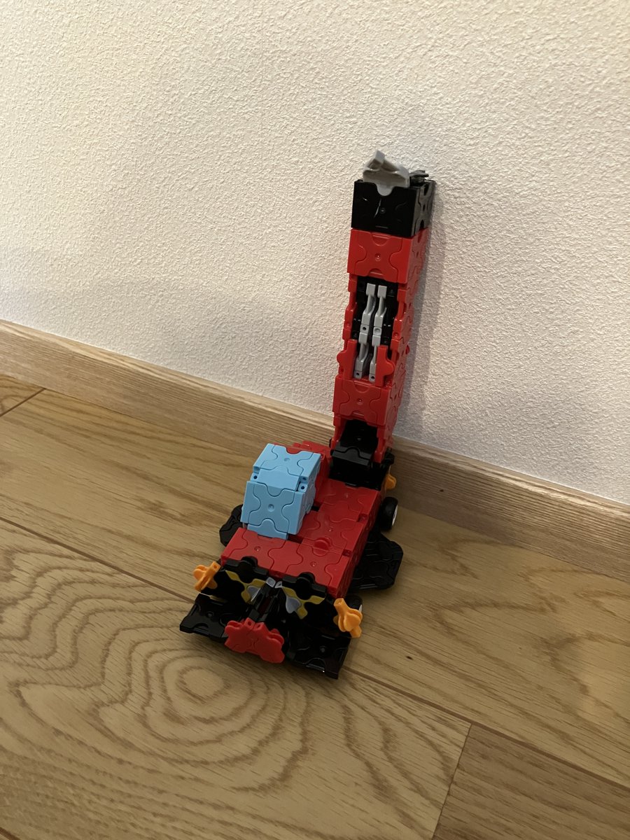 P164139's tweet photo. 【作品 No.3】
のびーる！うごく！クレーン車🚒✨
ラキュー公式YouTubeを見ながら作りました😊
実際に動かせるところも、LaQのおもしろさですよね✨

#LaQ #LaQ作品 #クレーン車 https://t.co/E4qs3Fcqgz