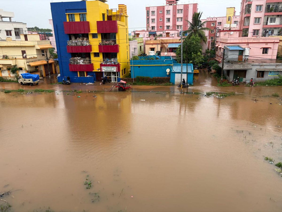sp_simpleliving's tweet photo. @bmcbbsr @HUDDeptOdisha @MoHUA_India @IPR_Odisha @CMO_Odisha @SwachhBharatGov @dr_kcmahapatra @SRC_Odisha @SecyChief Residents of Mohantygadia, Kalarahanga, Bhubaneswar are suffering due to waterlogging as there is no proper drainage.

Please build permanent drainage system in the area.
@bmcbbsr @AprajitaSarangi https://t.co/c0iohjsFzO
