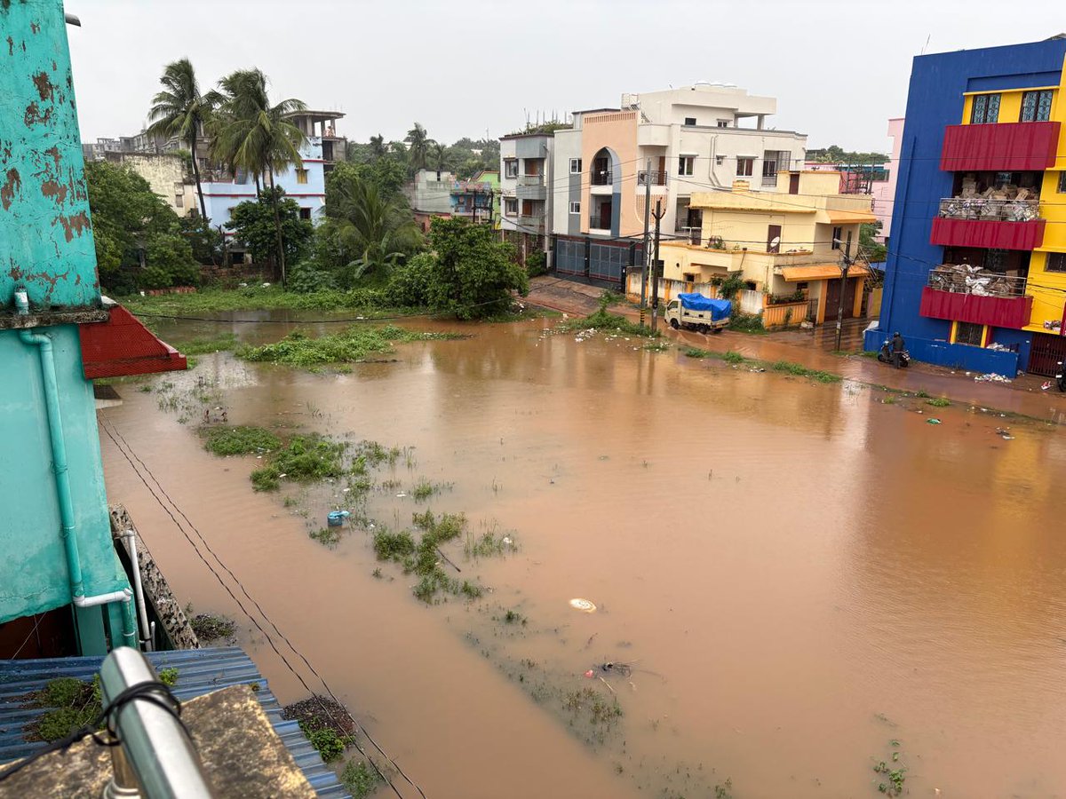 sp_simpleliving's tweet photo. @bmcbbsr @HUDDeptOdisha @MoHUA_India @IPR_Odisha @CMO_Odisha @SwachhBharatGov @dr_kcmahapatra @SRC_Odisha @SecyChief Residents of Mohantygadia, Kalarahanga, Bhubaneswar are suffering due to waterlogging as there is no proper drainage.

Please build permanent drainage system in the area.
@bmcbbsr @AprajitaSarangi https://t.co/c0iohjsFzO