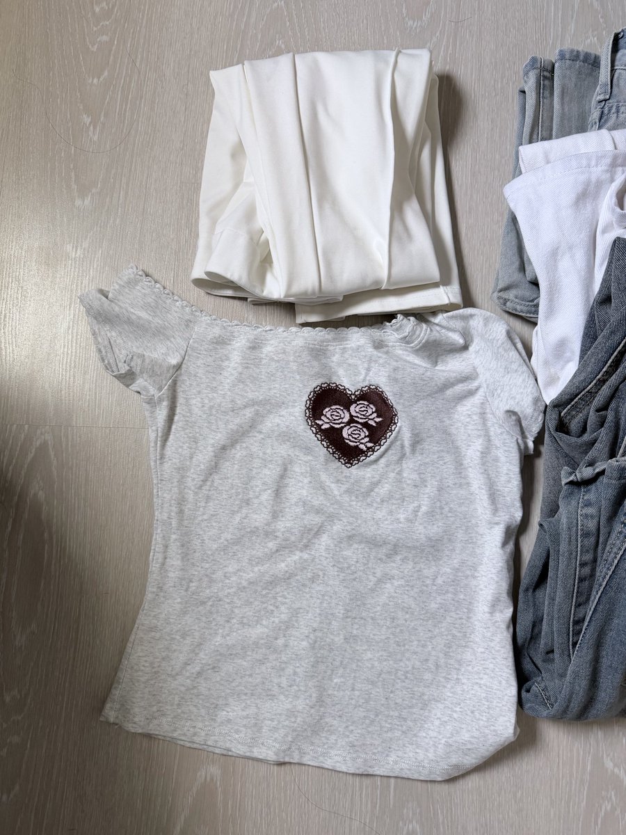 clothes_1718's tweet photo. โล๊ะตู้บางส่วน>< used &amp; new
ค่าส่งเหมา 50 📦📦
รี/ฟอล ลด5
เวลา 22:00 วันนี้ค้าบ💞💞
#ส่งต่อเครื่องสำอาง #ส่งต่อเสื้อผ้า #ส่งต่อคสอ #ส่งต่อสกิลแคร์มือสอง #โล๊ะตู้ #เสื้อผ้ามือสอง #เสื้อผ้ามือ2 #ส่งต่อกระเป๋า #ส่งต่อ https://t.co/midTzE9jOu