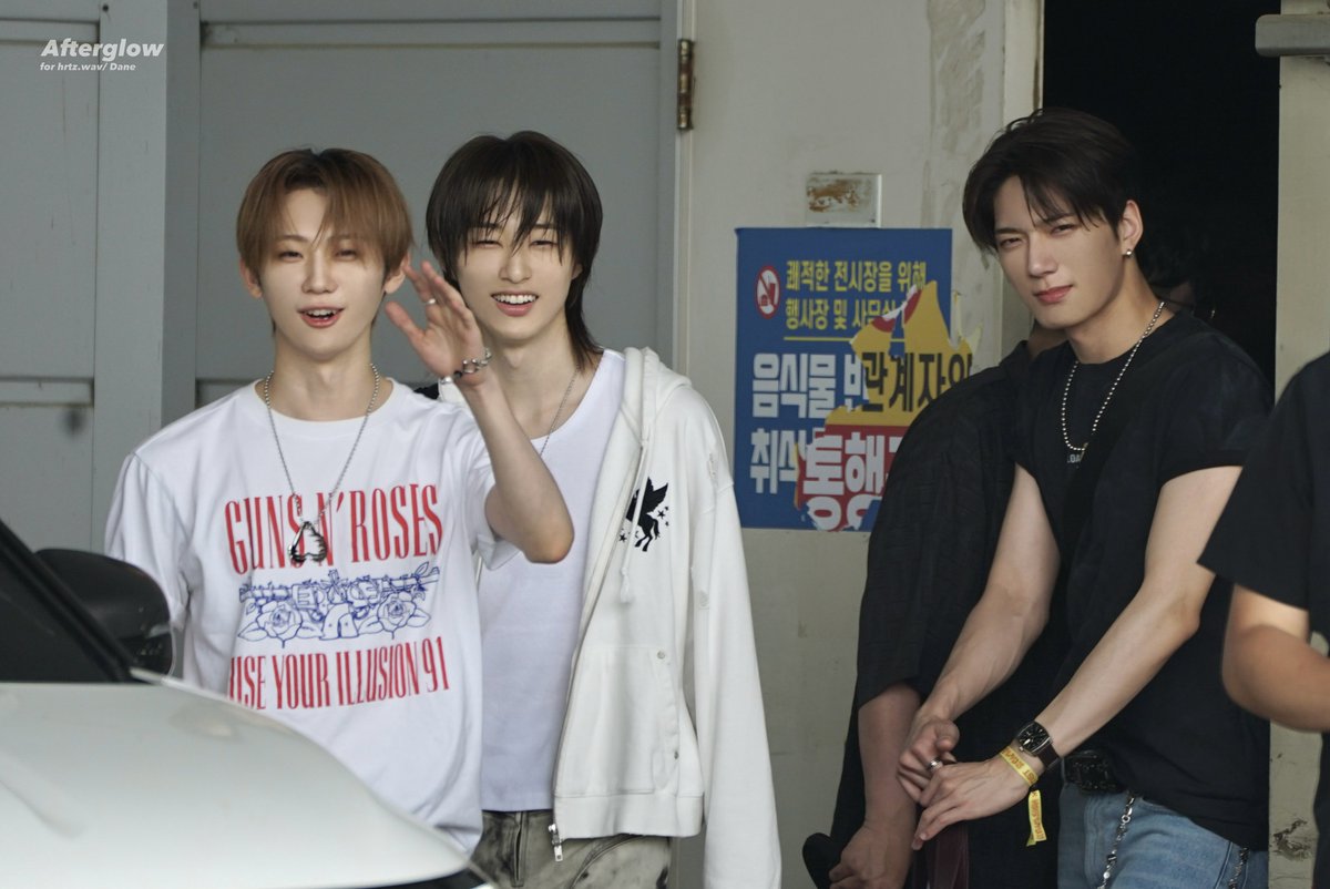 Afterglow_chord's tweet photo. 260704 팔레트페스티벌 퇴근길

#hrtzwav #하츠웨이브 https://t.co/s0fZh9IwMy
