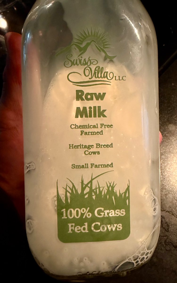CaryKelly11's tweet photo. I can walk across the street to get alcohol, cigarettes, weed or junk food but I have to drive across town to buy raw milk at triple the price of pasteurized milk.

Thank God the bureaucrats are protecting me! https://t.co/Jm5pJj0eLz