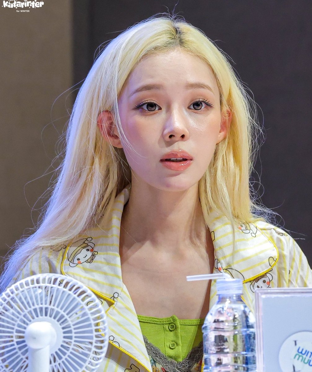 joyminjeong's tweet photo. nooo her cute puppy face and the way she has more hair than her little ears can handle 😭😭😭 https://t.co/SKys5SiSRA