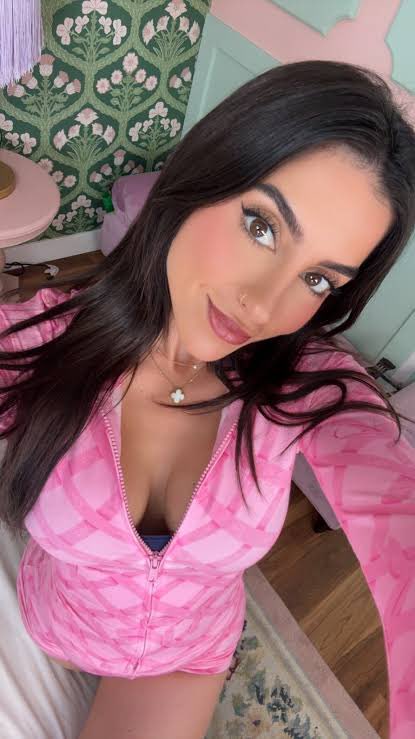 JoseTedious's tweet photo. It’s weekend 🥰hoping and really want something hot https://t.co/eIvVr9AxHK