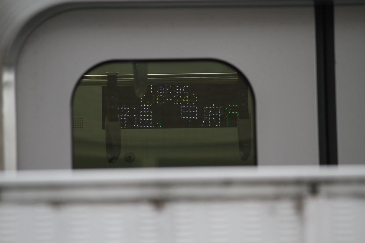pirochicken257's tweet photo. E131系甲府電留線での乗務員訓練の様子
ドアの開閉や発車メロディなど様々な訓練を行っていました
今週は山梨で試運転するのかな？ https://t.co/QOSrKOMG5m
