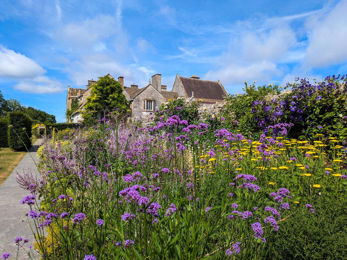 glynn_adams's tweet photo. A cloudy start here in #somerset but the sun's out now 🌤️, current temp 21c, rising to around 26c this afternoon. 
#lytescarymanor https://t.co/U5XFAeXNw2