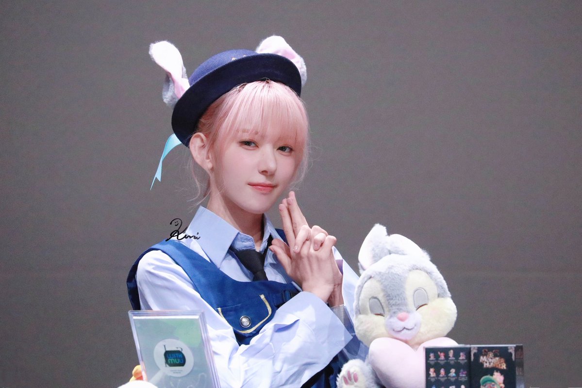 Kuriwonderland's tweet photo. 260705

🐰🐱

#SAKURA #사쿠라 #宮脇咲良 #sakumail 
#LESSERAFIM #르세라핌 #ルセラフィム https://t.co/kwEBVloLnH