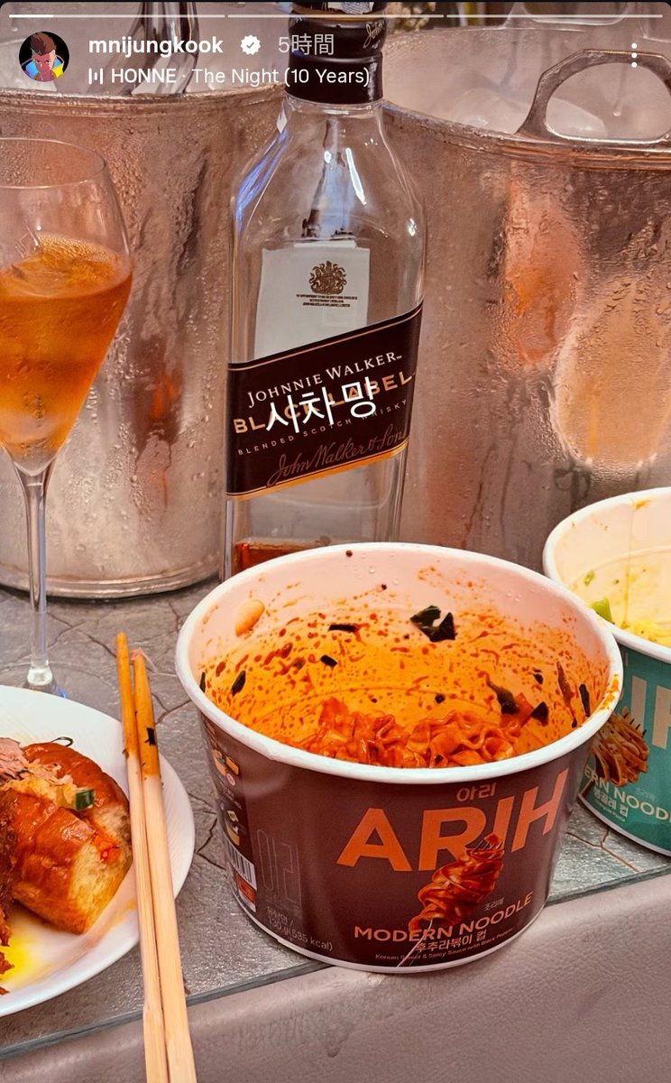 m_yooooooon's tweet photo. お！ジョングクさん！私も今日のお昼にARIHのその味食べたんだよね〜！！！この前食べたものに続いて、こちらも辛味はほぼなくて、濃くて甘いソースだった！キムチと一緒に食べたらサッパリして美味🙌 https://t.co/gMD3amkOh6
