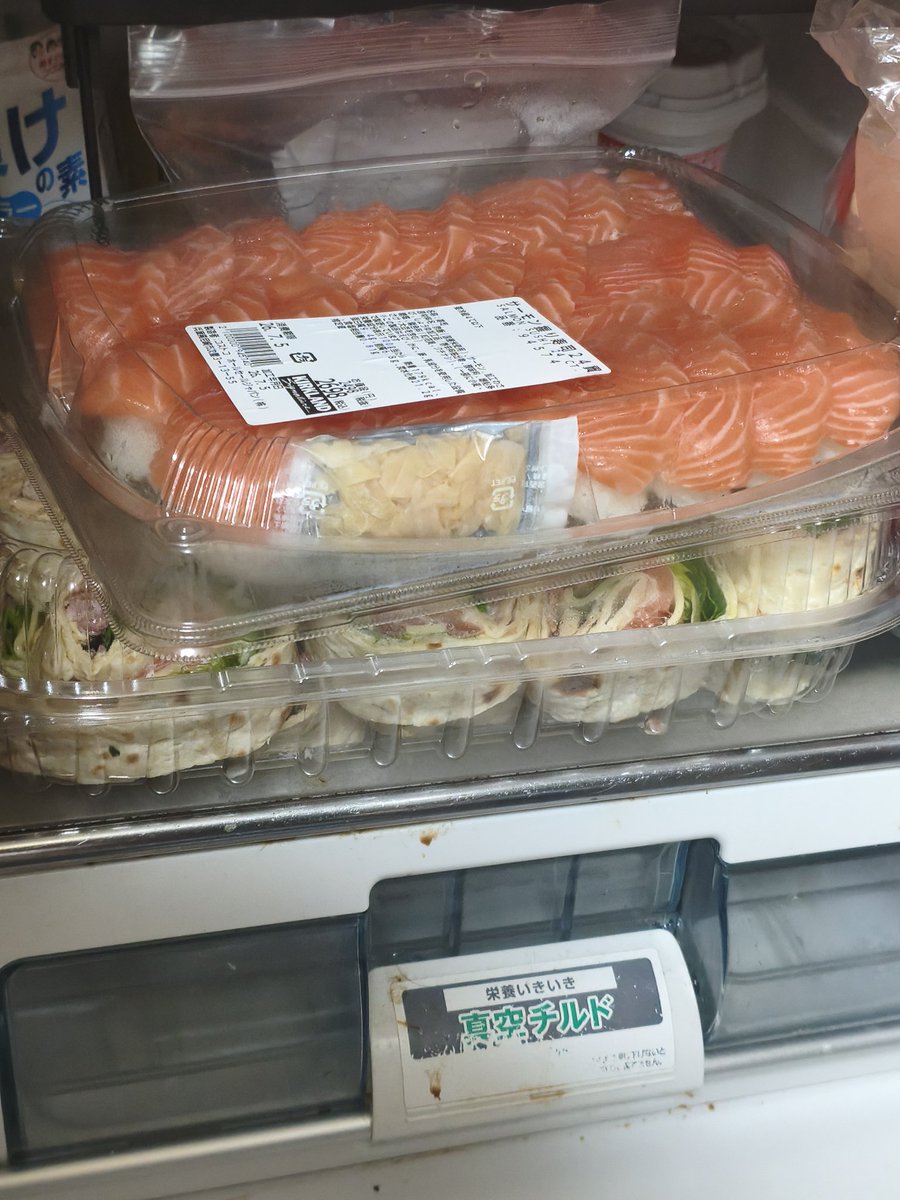 dayaanshang's tweet photo. 昔、2年前か
アソビバーじゃなくて遊びBARで、お客さんの差し入れのコストコのハイローラー食べさせてもらって「なにこればか美味いやん！」って思って中々コストコ会員なれんかったけどUberなら頼めるんや

てか量多すぎワロタ
美味いよ！めっちゃ！ https://t.co/kQfsxGvuj3