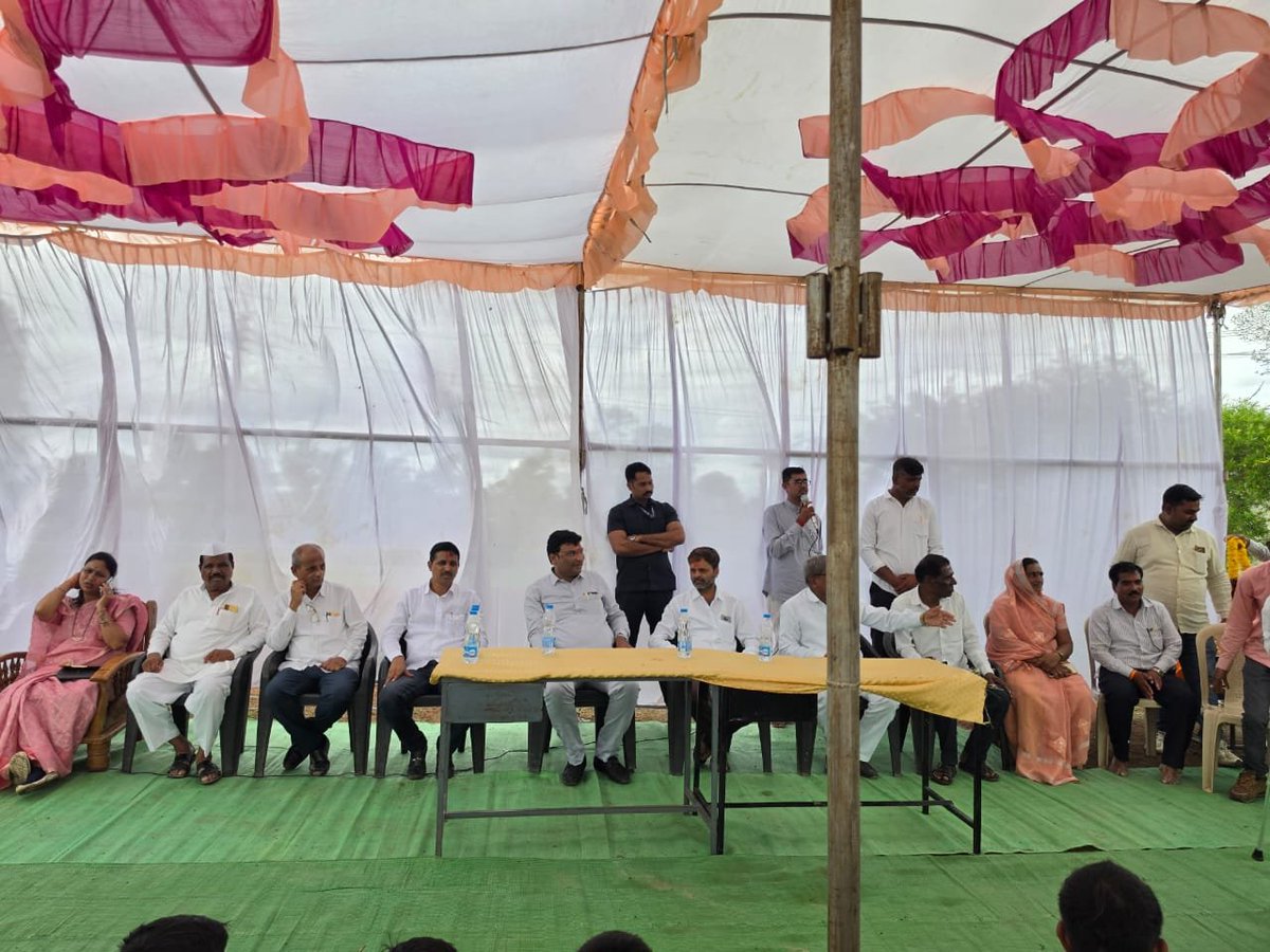 Vilas_Bhumare's tweet photo. आज जामवाडी तांडा, ता. पैठण येथे जामवाडी तांडा ते आडूळ या अत्यंत महत्त्वाच्या रस्त्याच्या कामाचे भूमिपूजन केले.
ग्रामीण भागाच्या सर्वांगीण विकासासाठी दर्जेदार रस्ते हे प्रगतीचे मुख्य साधन आहेत.
#VilasBhumare #vilasbappubhumare #paithan #भूमिपूजन https://t.co/rkZ40AV5zB