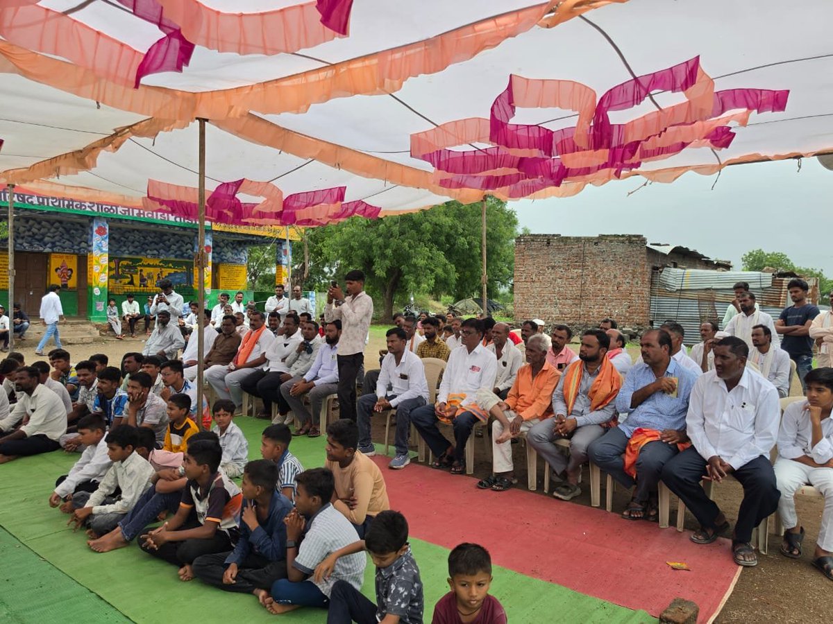 Vilas_Bhumare's tweet photo. आज जामवाडी तांडा, ता. पैठण येथे जामवाडी तांडा ते आडूळ या अत्यंत महत्त्वाच्या रस्त्याच्या कामाचे भूमिपूजन केले.
ग्रामीण भागाच्या सर्वांगीण विकासासाठी दर्जेदार रस्ते हे प्रगतीचे मुख्य साधन आहेत.
#VilasBhumare #vilasbappubhumare #paithan #भूमिपूजन https://t.co/rkZ40AV5zB