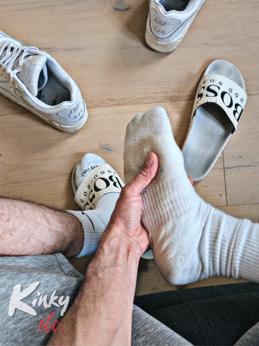 kinky_etc's tweet photo. Everything begins with a touch after the long day. ✊🏻

#gaysocks #gayfetish #kiffeur #cho7 https://t.co/jAuqPt29IT