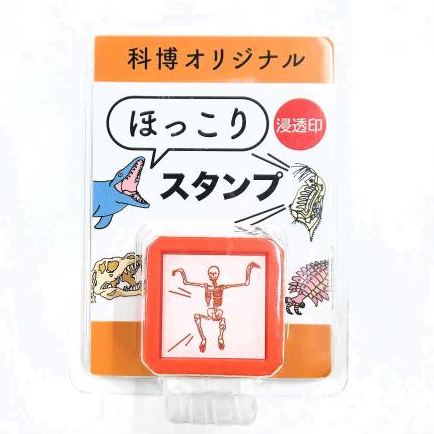 museum_kahaku's tweet photo. 🏛️#かはく 限定グッズ紹介✨

ミュージアムショップでは「ほっこりスタンプ」を販売中✨

ティラノサウルスやヒト骨格などがスタンプに！
かはくでしか買えない商品です🤣

日々の勉強や生活に癒し（？）をくれるデザイン😊
勉強道具のお供、デスクの片隅にいかがでしょうか？
https://t.co/ifeCfkGUEI https://t.co/UbBUxjbHLF