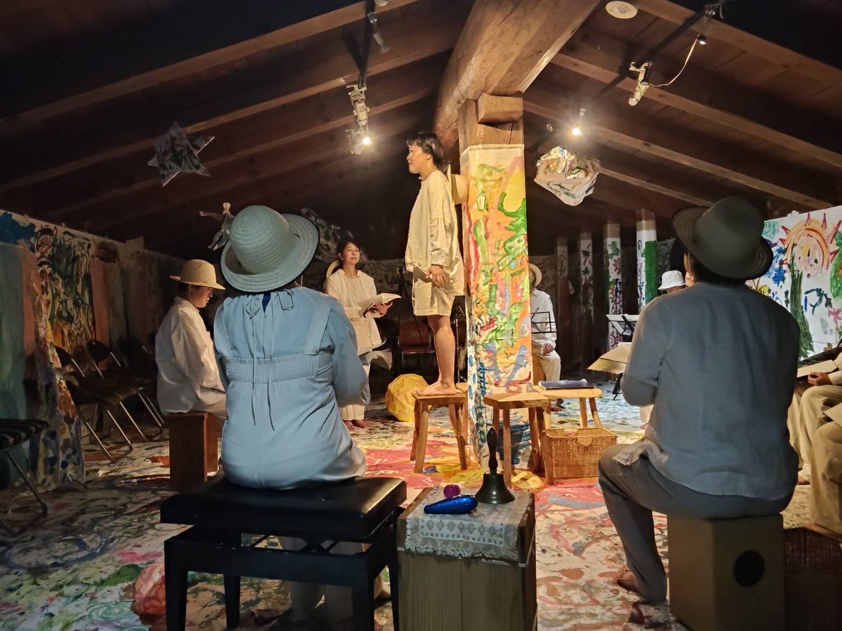 kaoruco_art's tweet photo. 朗読劇「想稿・銀河鉄道の夜」終演

麻倉の「白い部屋にいっぱいの絵を描こう」で、描かれた空間で

多才な出演者のみんなと作れて、
稽古も含めてとても楽しい時間でした🌌

ご来場誠にありがとうございました！！ https://t.co/A4qNQ1GL2Y