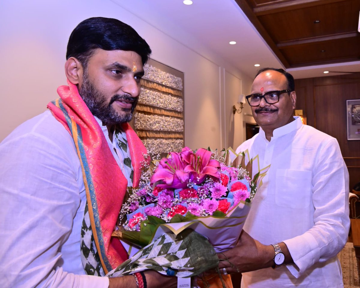 brajeshpathakup's tweet photo. आज आवास पर प्रदेश उपाध्यक्ष, भाजपा, उत्तर प्रदेश श्री नीरज सिंह जी का आत्मीयतापूर्ण स्वागत करते हुए। 

@Neerajsinghsays https://t.co/D6bnfK39LY