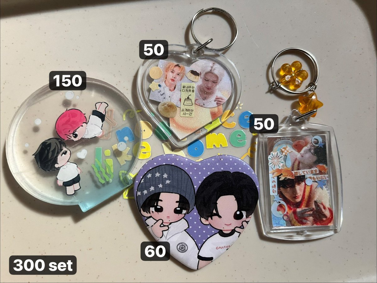 sunzhaul's tweet photo. wts lfb | ph

• encraft &amp; enhypen anik anik
— reply or dm to claimm
— please help rt din, thank you🥹🙌🏻
— more pictures will be sent via dmm https://t.co/GBCDvswBra
