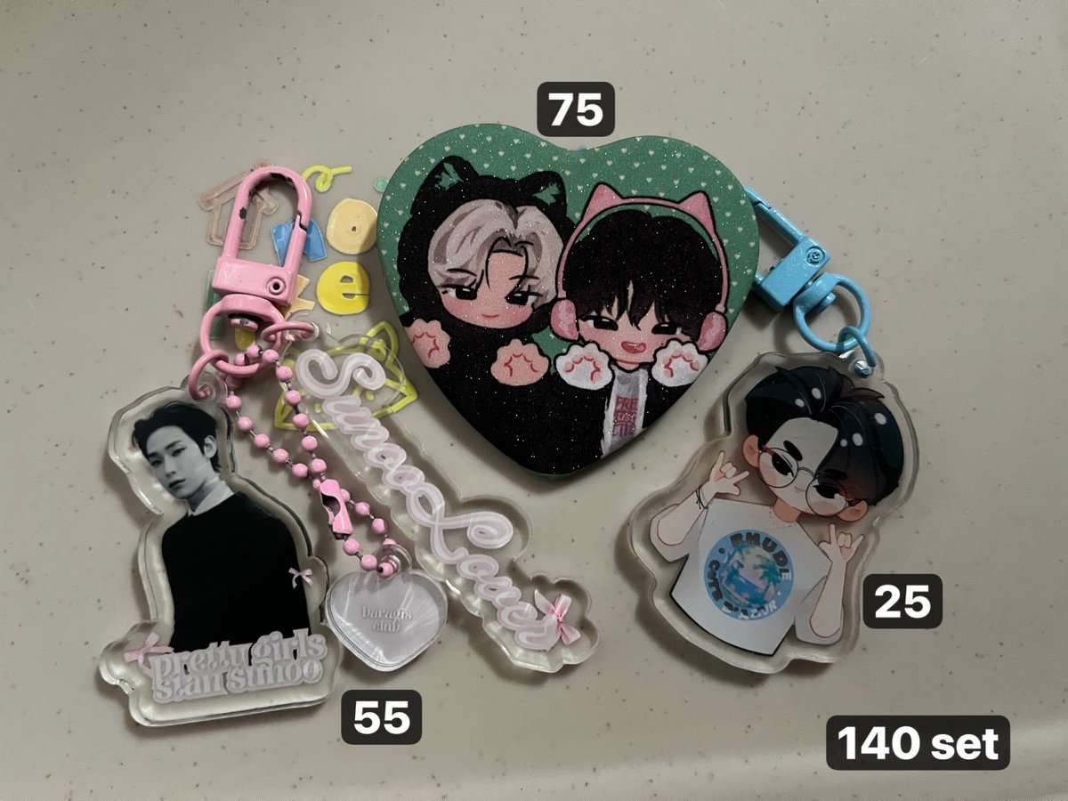 sunzhaul's tweet photo. wts lfb | ph

• encraft &amp; enhypen anik anik
— reply or dm to claimm
— please help rt din, thank you🥹🙌🏻
— more pictures will be sent via dmm https://t.co/GBCDvswBra