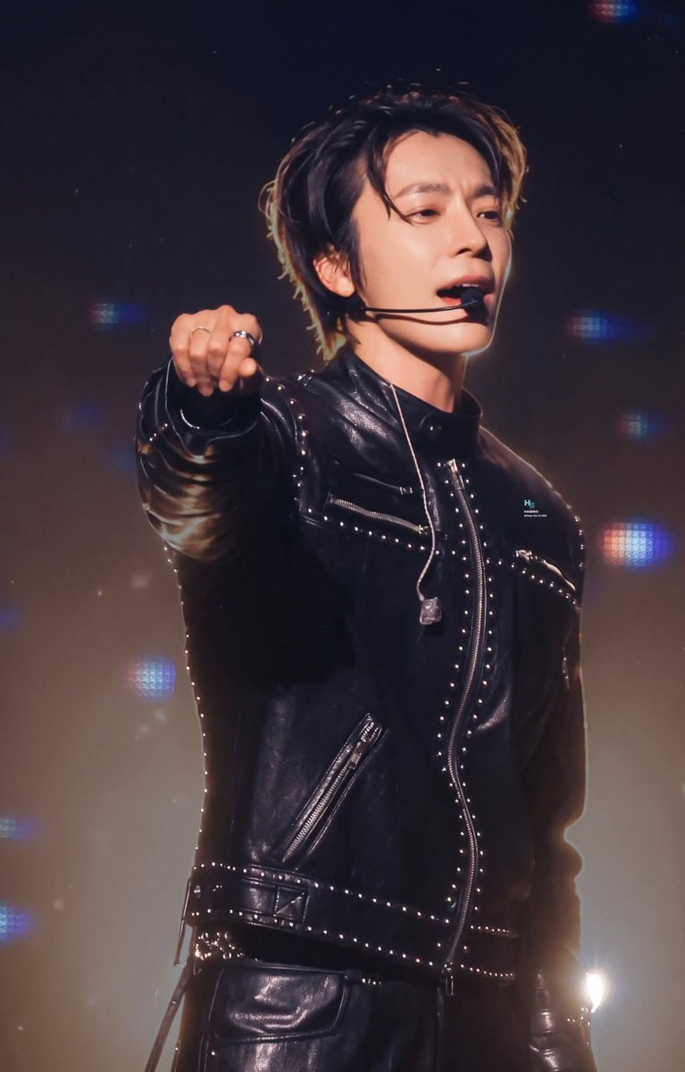 ShaleHaeHae's tweet photo. ALIVE in Osaka Day 2

Stunning as always. ✨

#동해 #Donghae

cr. haebroduper https://t.co/BvEs0cgE30