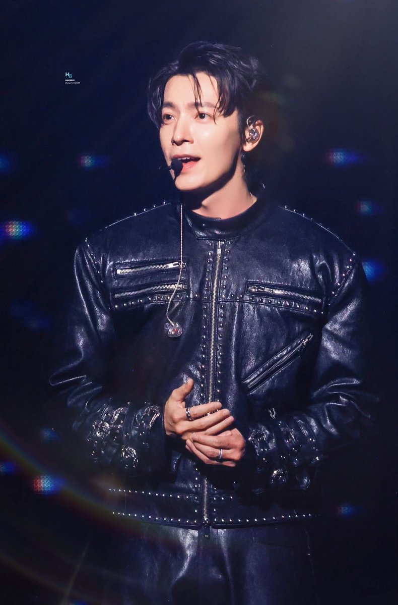 ShaleHaeHae's tweet photo. ALIVE in Osaka Day 2

Stunning as always. ✨

#동해 #Donghae

cr. haebroduper https://t.co/BvEs0cgE30