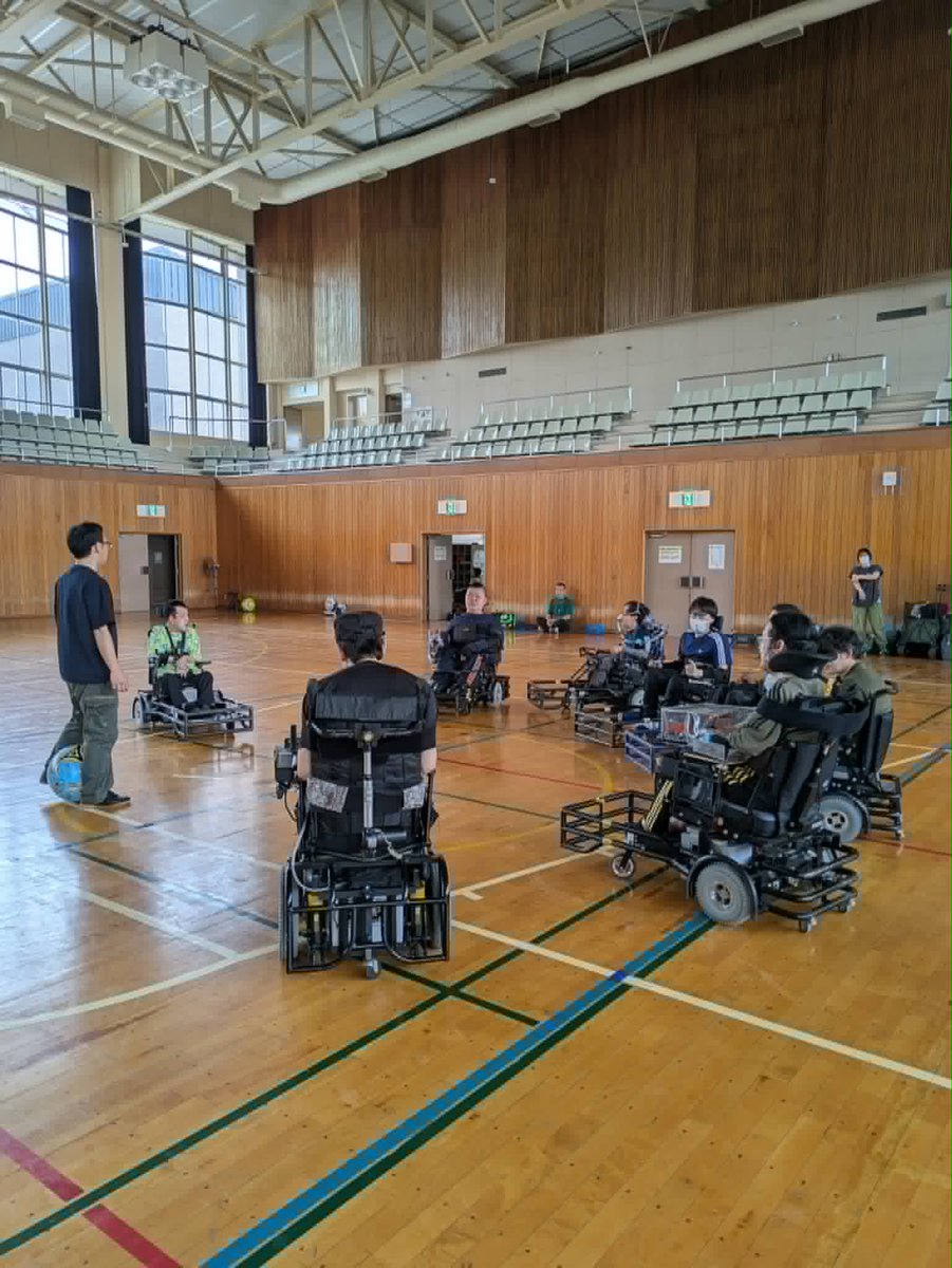 FC93987067's tweet photo. 🟨練習の様子🟦
7月4日(土) チーム練習⚽
9名の選手が集まり、暑い中でしたが集中した練習ができました。最後の4対4の試合形式はとても熱いものとなり、まるでアルゼンチン🇦🇷対カーボベルデ🇨🇻戦のようでした🔥
#電動車椅子サッカー
#FCクラッシャーズ
#見学者大歓迎
#長野県 #信州 #下諏訪 https://t.co/9dmZNdsyzz