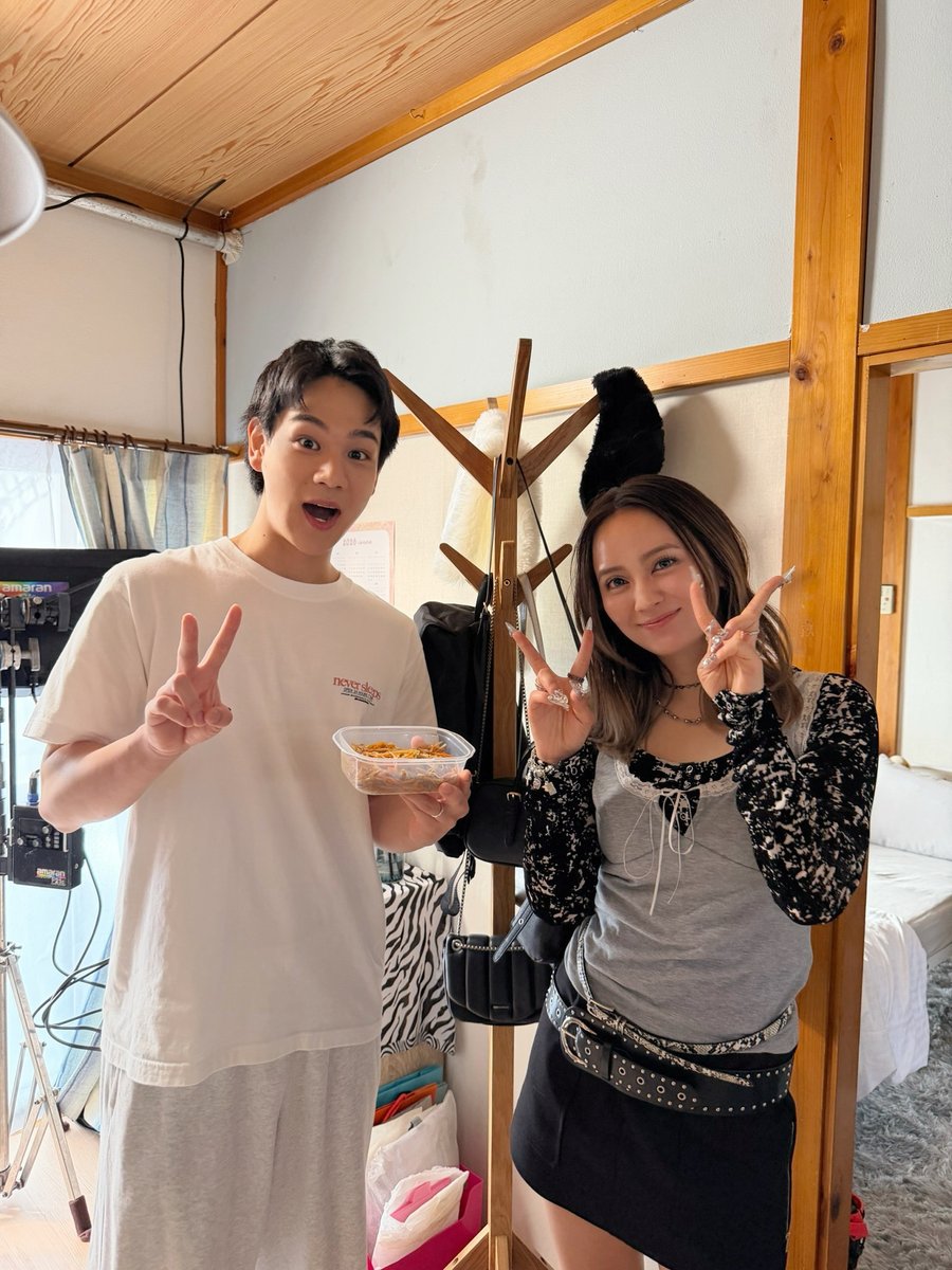 2216_tx's tweet photo. #夫婦と16歳 〜狂気の隣人〜🌹
TVer & U-NEXTで配信中！

📸✦•✧•『 𝐎𝐟𝐟 𝐒𝐡𝐨𝐭 』•✧•✦📸
お隣さんからもらった「きんぴらごぼう」...！？

今日深夜24:40〜
BSテレ東にて第1話放送です📺
ぜひご覧ください✨

⭐U-NEXTでも見放題独占配信中!
☑TVerのお気に入り登録もお願いします❤️‍🔥
║https://t.co/lyRzoOWkro
#かたせ梨乃 #豆原一成  (#JO1 ) #岡田結実
