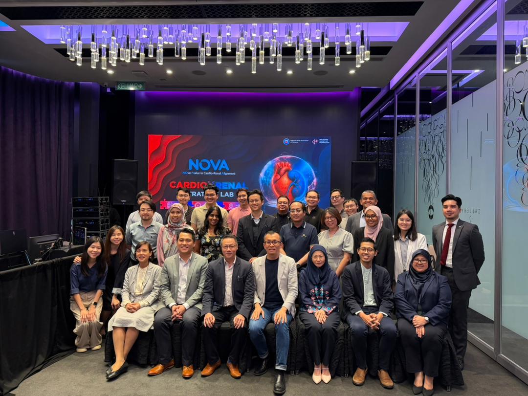 ezmanshariff's tweet photo. Amazing (and daring?) initiative by @AstraZeneca putting cardiologists & nephrologists in the same room, discussing #CKM #heartfailure ! Too much frusemide? Too fast, too furious with the GDMT? Who should own the patient? Great to know that both saw eye to eye on most things ! https://t.co/EycSN7a5Ai