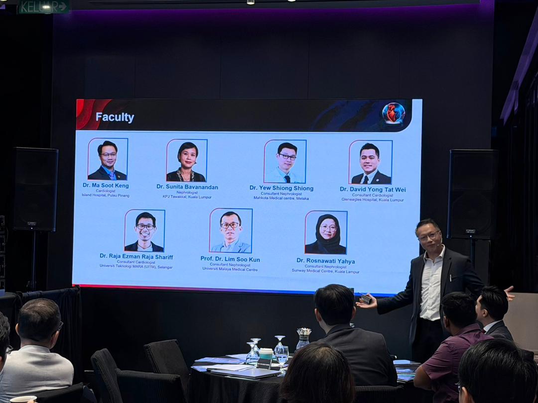 ezmanshariff's tweet photo. Amazing (and daring?) initiative by @AstraZeneca putting cardiologists & nephrologists in the same room, discussing #CKM #heartfailure ! Too much frusemide? Too fast, too furious with the GDMT? Who should own the patient? Great to know that both saw eye to eye on most things ! https://t.co/EycSN7a5Ai