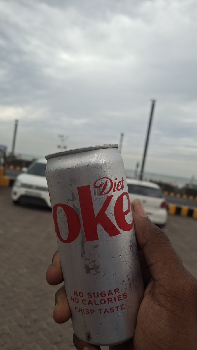 ALEPH_1903's tweet photo. Ala beach road lo diet coke tho 🫠 https://t.co/vqmf3mgYio