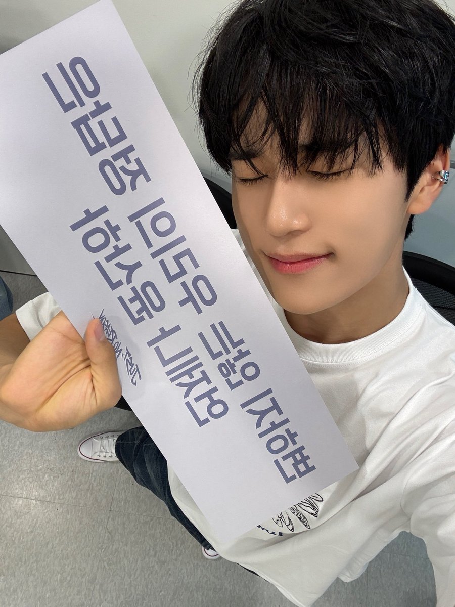 LUN8_members's tweet photo. [#준우]
역시...너무 멋있고 재미있었습니다 
좋은 추억 만들어주셔서 감사합니다🕺

#루네이트 #LUN8 https://t.co/yOjKNYqEGk
