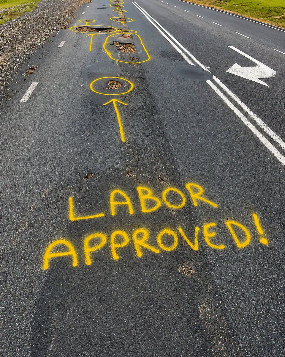 IncrediblyBozza's tweet photo. These messages are popping up everywhere in country Victoria. #springst #auspol https://t.co/1jaVhgf2Ov