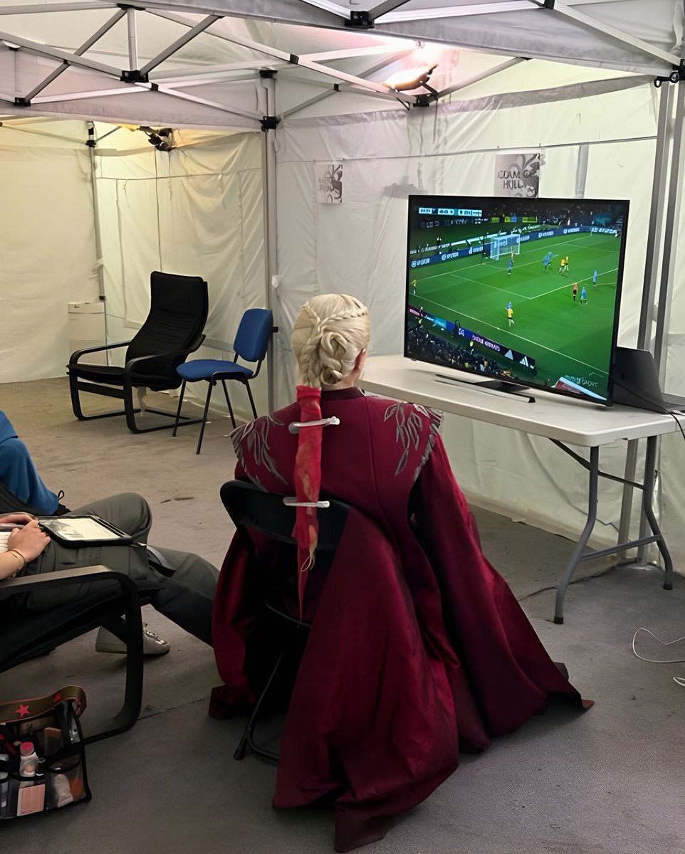 ewansrhider's tweet photo. a rhaenyra simplesmente pausando a dança dos dragões pra assistir o jogo do brasil, prioridades... https://t.co/KMtKviEyvk