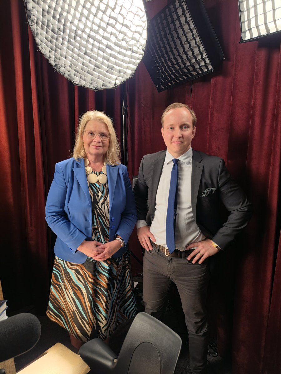 leena_meri's tweet photo. Nyt on tuore Kuuntelija Podcastin jakso kuunneltavissa, jossa olin vieraana.

Kaikenlaista ehdimme keskustelemaan mm. omasta urastani, oikeusministerin salkusta ja Suomen nykypolitiikasta. Sainpa ihanista koiristanikin kertoa.

Kiitos hyvästä keskustelusta @RoniArvonen 

Podcastin voi kuunnella esimerkiksi youtubesta ja spotifystä!

Linkki podcastiin:
https://t.co/PN7jhJfRYd