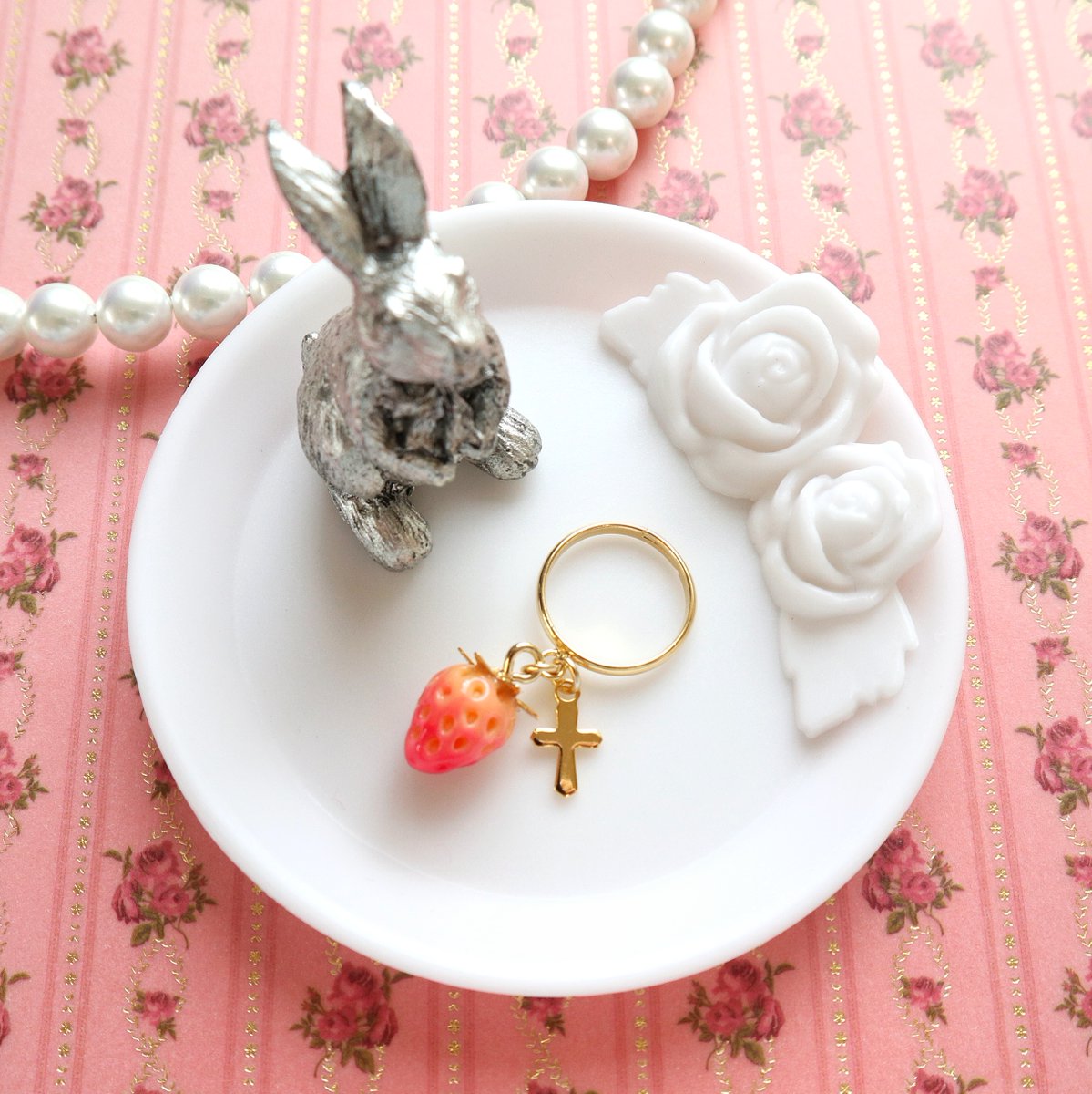 再販しました🍓✝️ #ハンドメイド #樹脂粘土