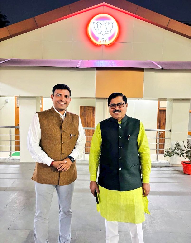 sanjayraiupbjp's tweet photo. प्रिय छोटे भाई जैसे अधिवक्ता प्रशांत पटेल जी को जन्मदिवस की ढेर सारी शुभकामनाएं, ईश्वर से प्रार्थना करता हूं आपको सदैव स्वस्थ्य, प्रसन्न एवं दीर्घायु रखें, ताकि आप ऐसे ही राष्ट्र हित में संलग्न रहें।
@ippatel https://t.co/PnLo4ZZh7q