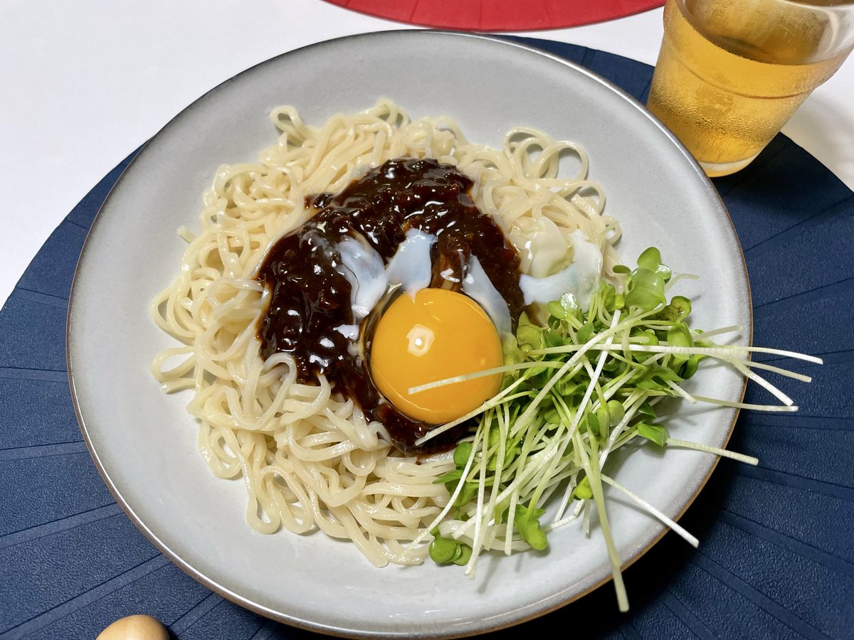 hidgepaso's tweet photo. @11ze_robot 今日のお昼もジャージャー麺だったよ。
麺類バンザイ🙌 https://t.co/jiPYQRbK6G