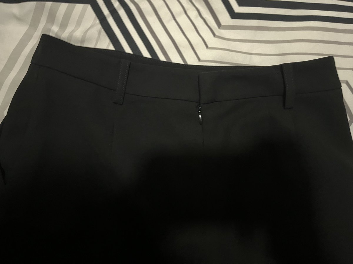 sedihsink's tweet photo. Wts rok hitam cardinal femme size L
Very good condition
Cocok buat ospek (ada tempat sabuk)
50k https://t.co/0HqiTnU3rP