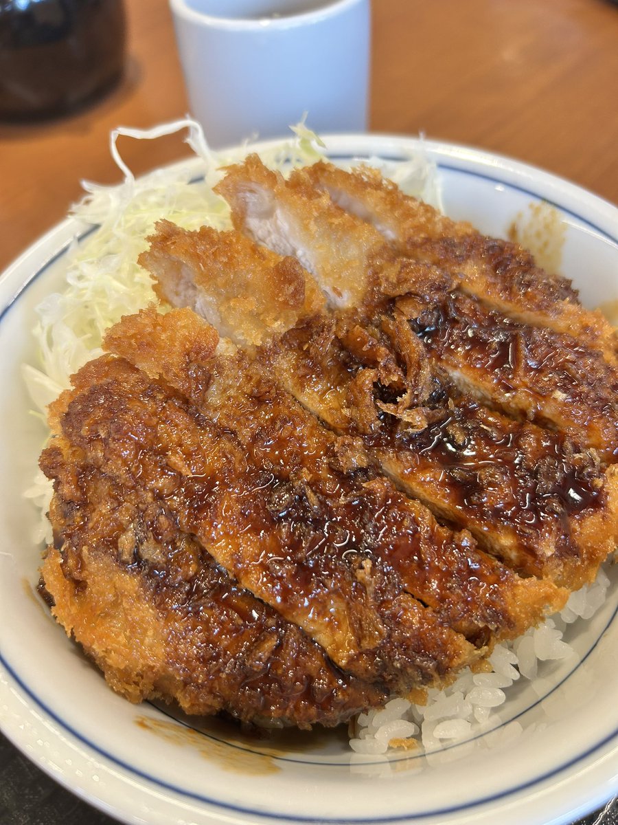 LaylaNANA10's tweet photo. 昨日子供達とかつ屋さんへ🧒🏻 🧒🏻 🐷
カツカレー
カツ丼
ソースカツ丼✨✨
3人でしっかり完食しました😋
たまには贅沢もいいよね☘️ https://t.co/xaq5pC6FD4