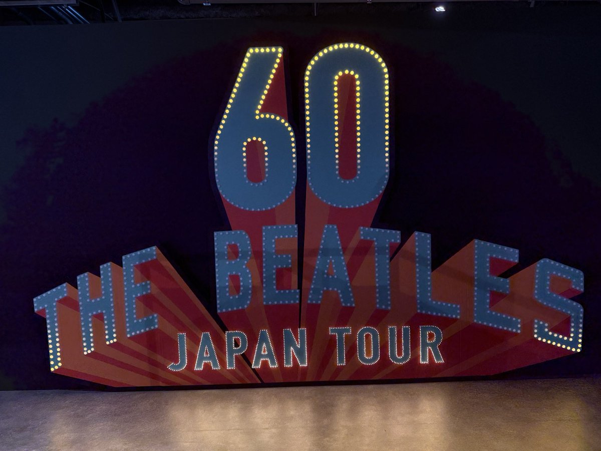 yoheymagic's tweet photo. 今日最終日の【ザ・ビートルズ来日60周年記念ポップ・アップ・ストアUNIVERSAL MUSIC STORE HARAJUKU】ギリギリ行けた！
竹下通りがビートルズの音楽でジャック中🎶
ここって昔、エルビスとかビートルズにグッズとか売ってたとこだよね？？
高校生の頃来ていた記憶が懐かしい https://t.co/Cr9qsjq0ng