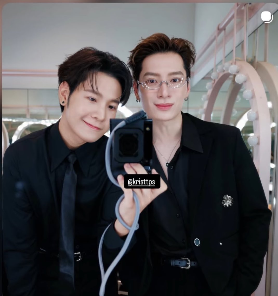 Holic199x's tweet photo. อยู่ให้ถึงละกัน https://t.co/HJkpXAxkJa