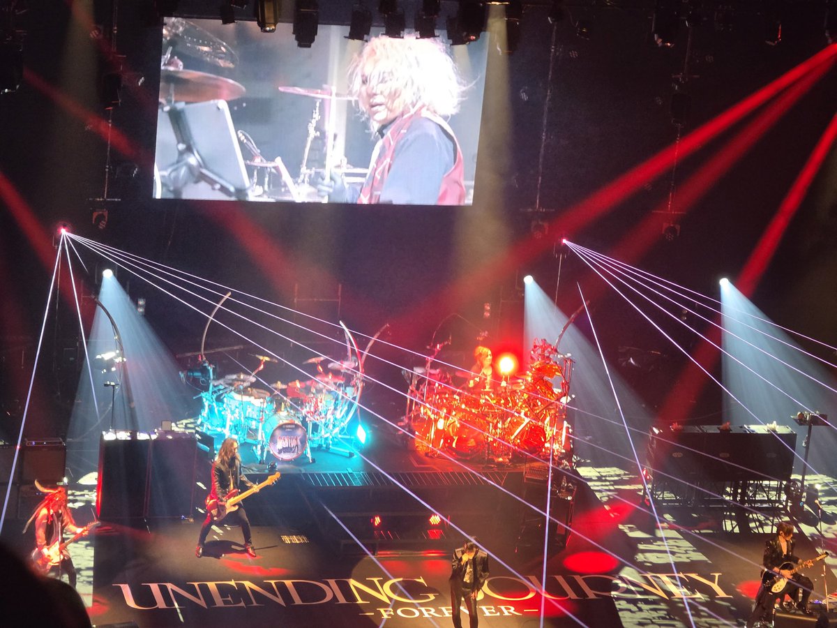 LUNASEA47's tweet photo. LUNA SEAめちゃくちゃ良かった😭
LUVパターンで、誓い文の手拍子も久しぶりだったけどバッチリできて、insid youも良すぎて、闇火のりゅうちゃんも神すぎて神様の庭に遊びに行った感覚です✨️
ブラブルもFOREVERもめちゃ良い🤩
アンコールは杉ちゃんハピバでした🖖🏻🎂
#LUNAPIC https://t.co/9dTPEojwC8